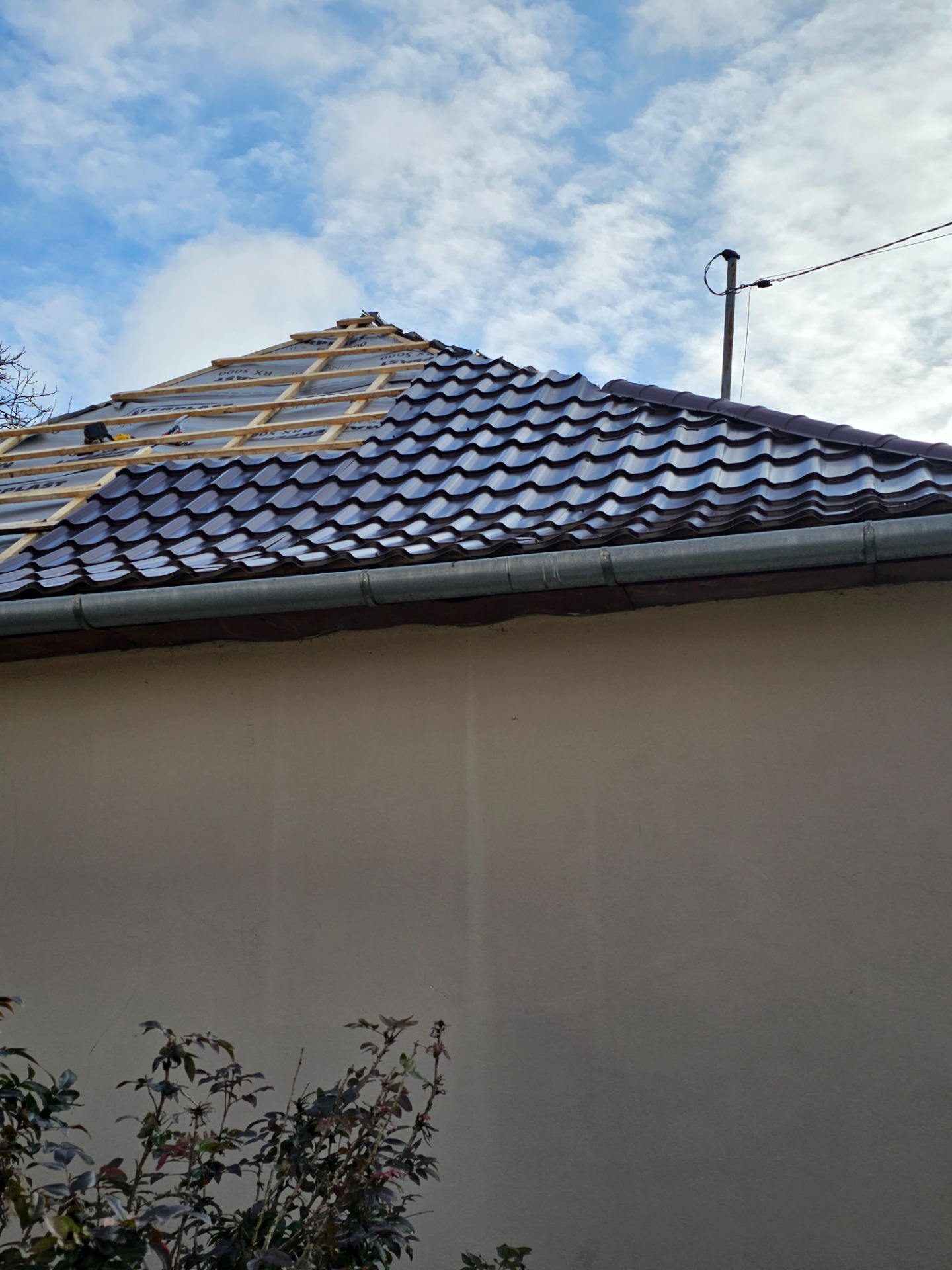 Sötét barna Cserepes-lemez